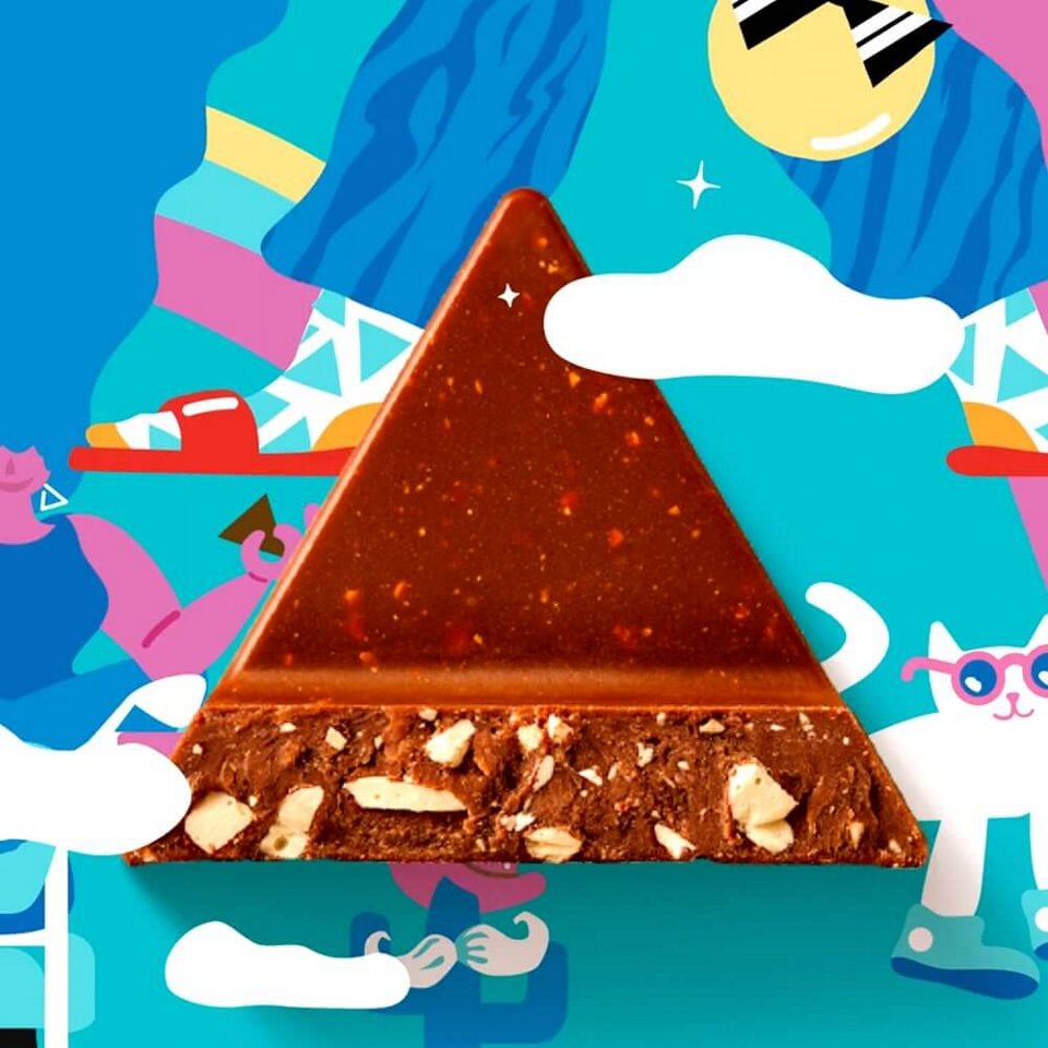 toblerone triangle in blue animated composition